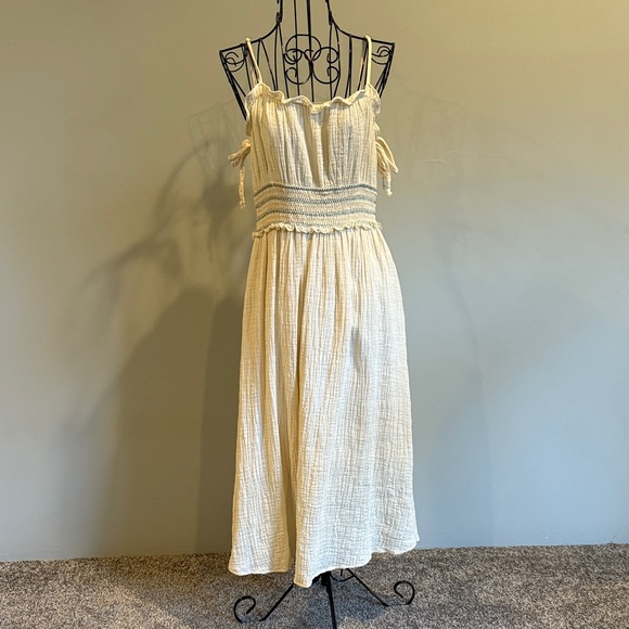 Hem & Thread Dresses & Skirts - Hem‎ & Thread Cream Off-Shoulder Midi Dress